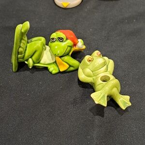 Set Of 2 Anthropomorphic Ceramic Frog Figurines. Frog In Skiis, Frog Laid Back